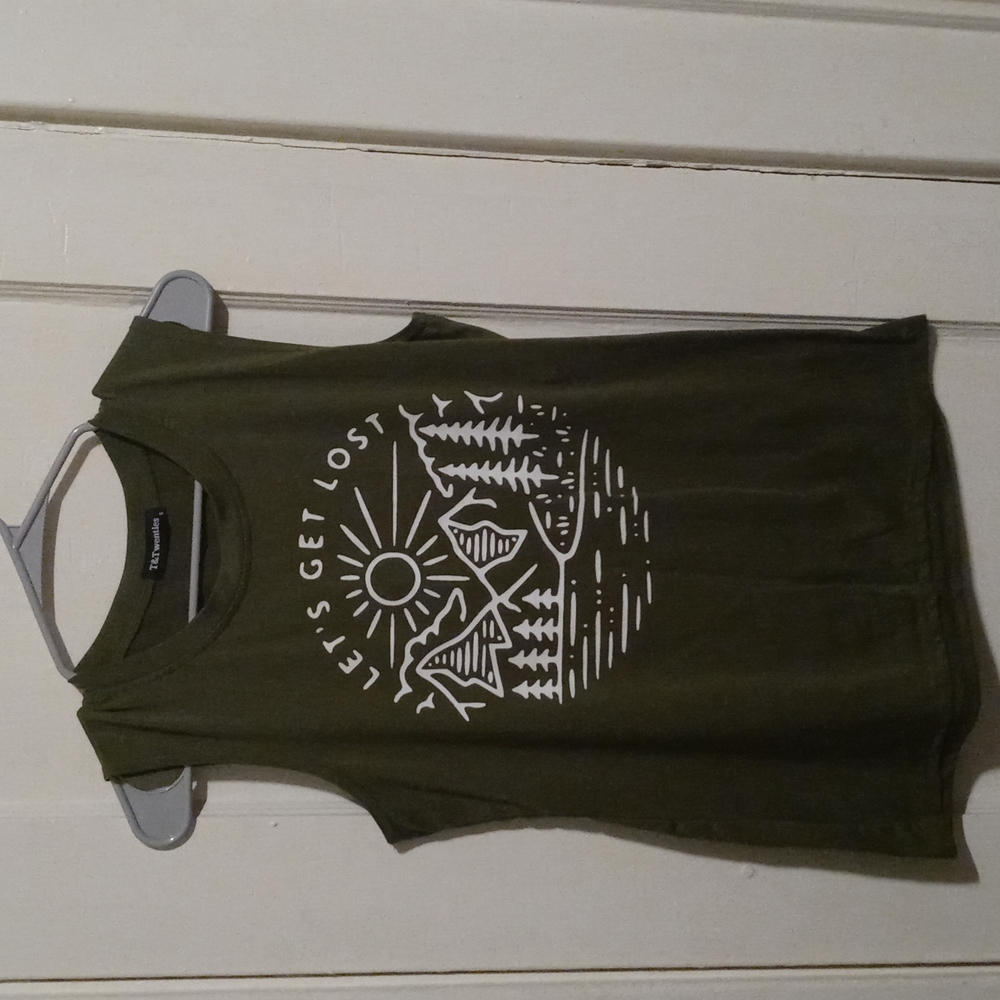 Mens tank mountain print and text